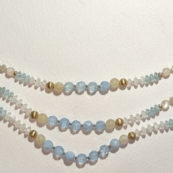 Triple stand vintage blue & white frosted gold tone necklace 18" - Picture 6 of 11